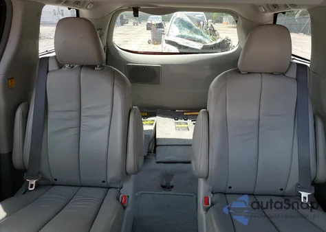 2011 Toyota Sienna Xle z USA, uszkodzony, nr VIN 5TDDK3DC0BS016863